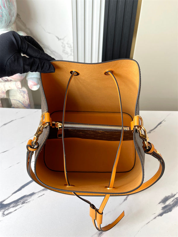  satchel interior and compartment view 27
