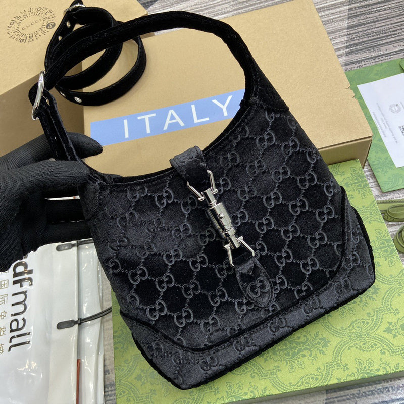 Front view of polished modern women's handbag – women's everyday handbag