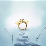 Close-up detail view of Van Cleef & Arpels unisex jewelry piece