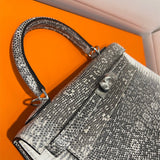  streamlined tote bag styled with outfit 12