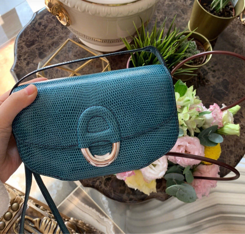 Close-up detail of balanced bag design