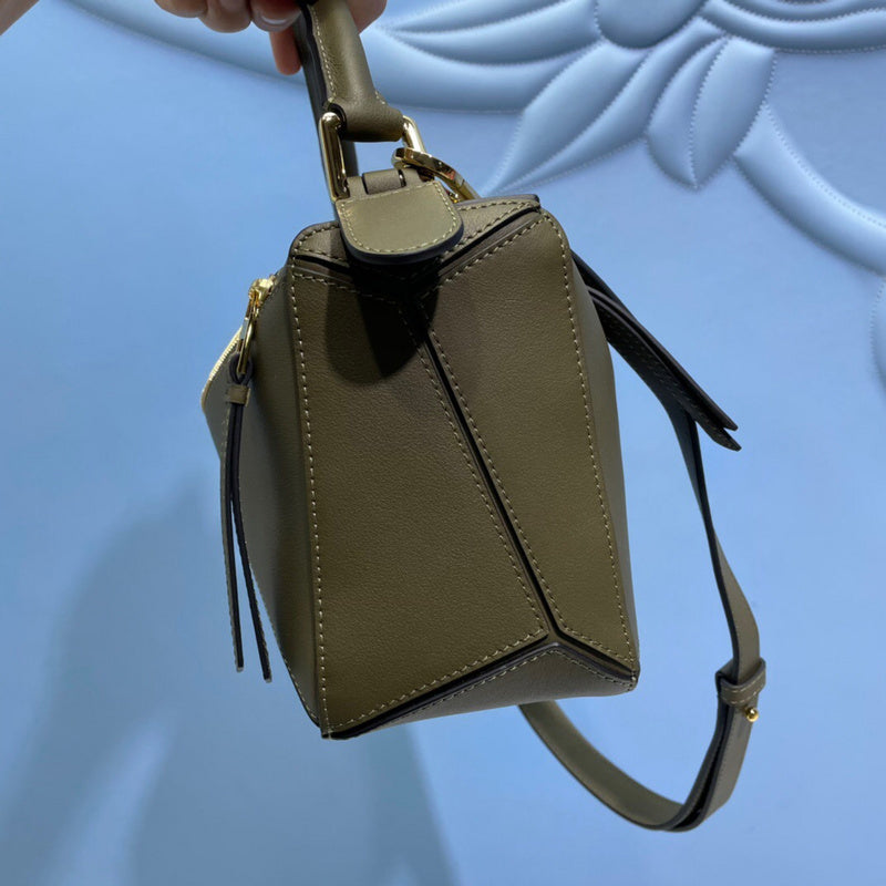 Ziva's Charm handbag – back view (16.5cm*24cm*10.5cm)
