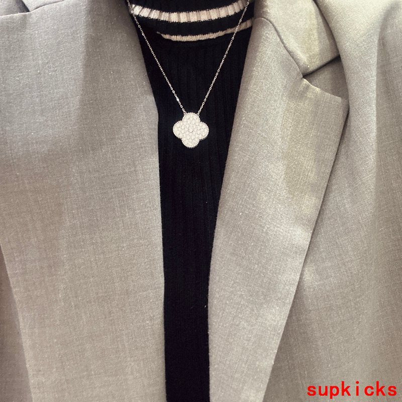 Front view of Van Cleef & Arpels unisex jewelry piece