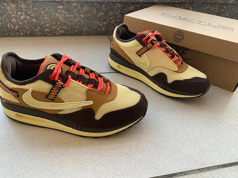 Nike Men's & Women's Designer Low-Top Shoes — Style 197 interior view