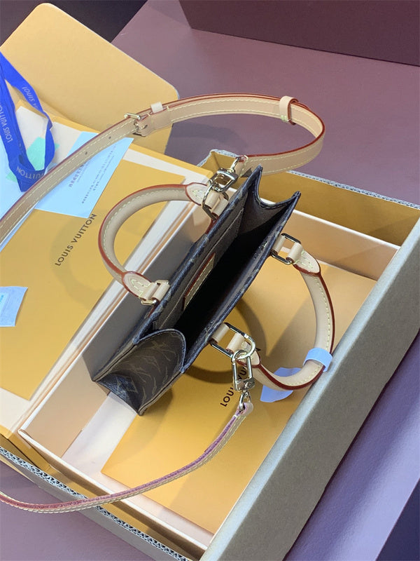  Clean-Lined everyday bag carried on shoulder