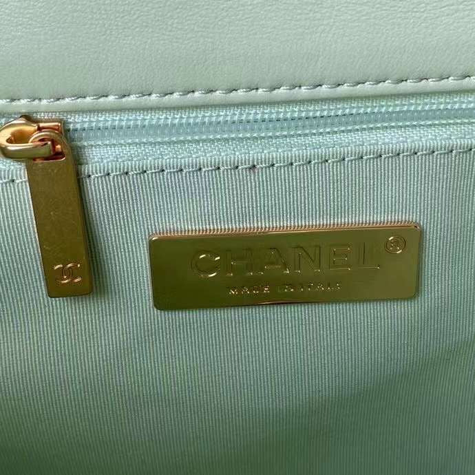  mid purse view 9