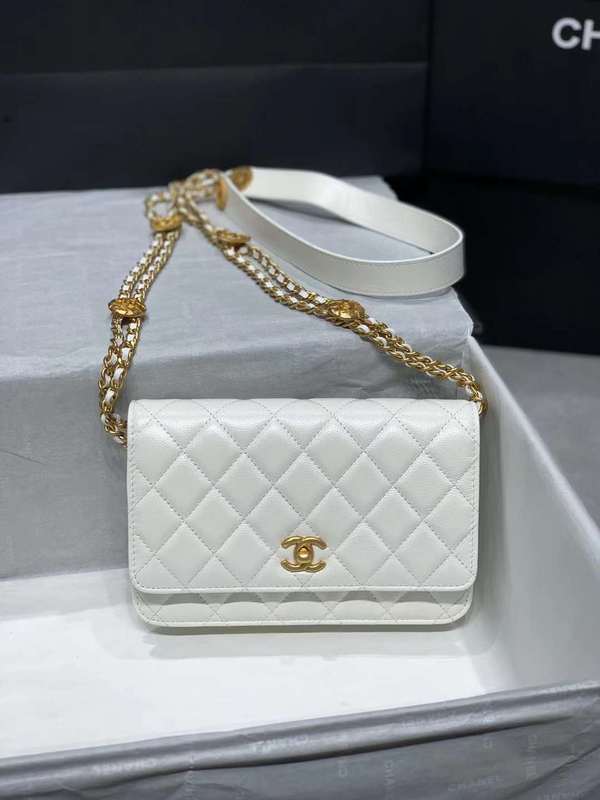 Zivas Charm Effortless Sophistication Luxury Handbag (Statement-Ready Design) – Detail View