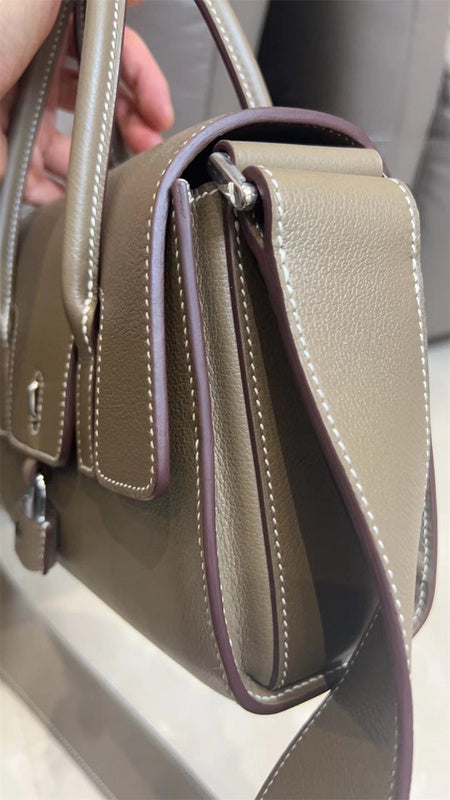  minimalist shopper bag detail view showing craftsmanship 8