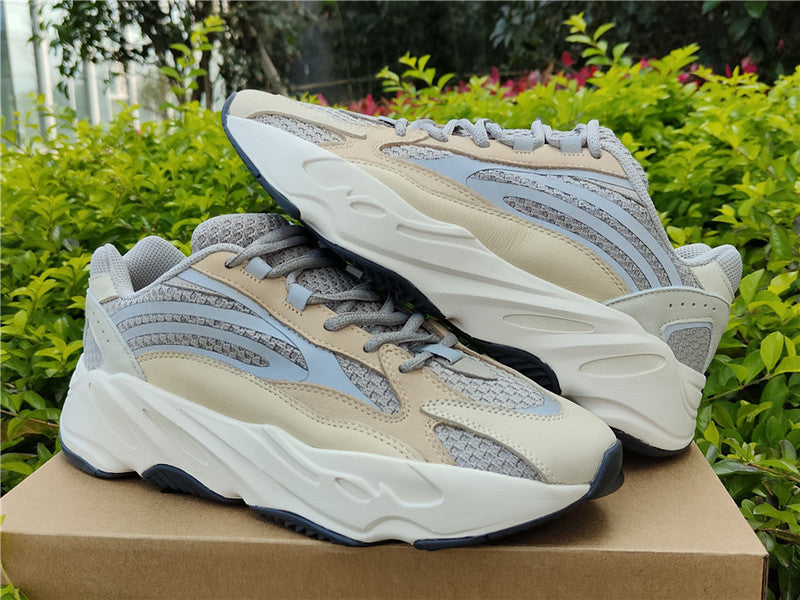 Nike Men's & Women's Designer Street Sneakers — Style 050 detail view