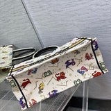 Front view of classic sleek women's handbag – women's everyday handbag