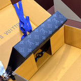  effortless structured bag detail view showing craftsmanship 8
