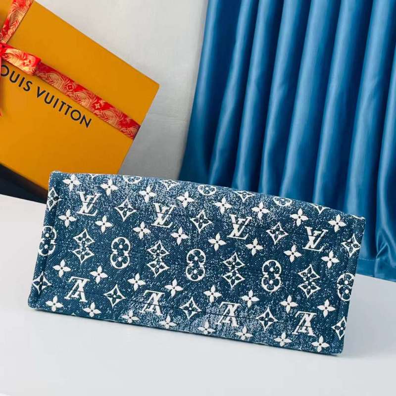 Styled lifestyle shot of refined modern women's handbag – women's everyday handbag