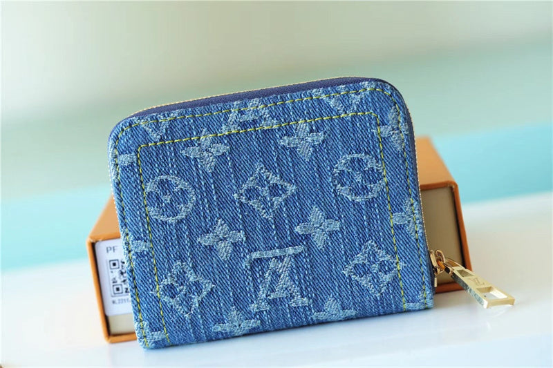  handbag interior and compartment view