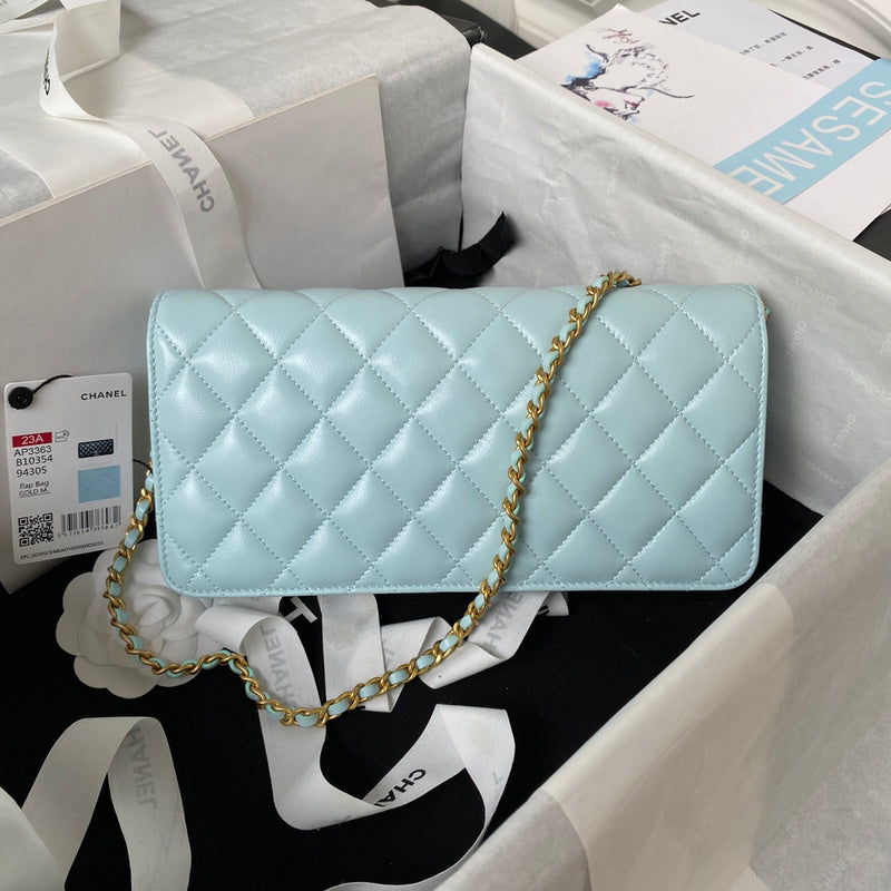 Ziva's Charm handbag – carry view (one versatile size)