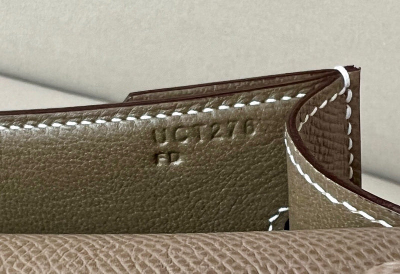  everyday bag interior and compartment view 9