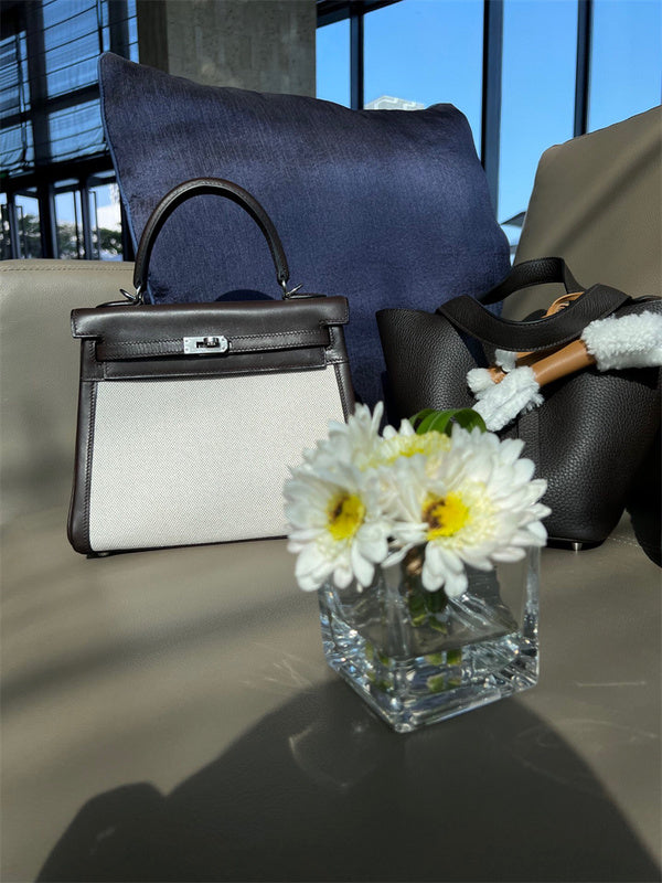  satchel interior and compartment view