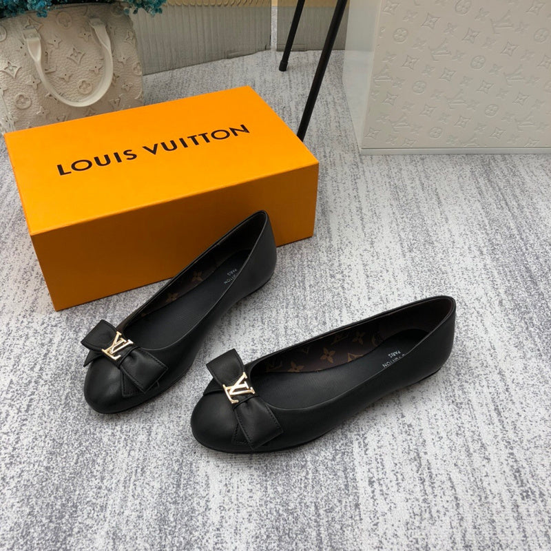 Louis Vuitton shoes Style 416 - top view showing design