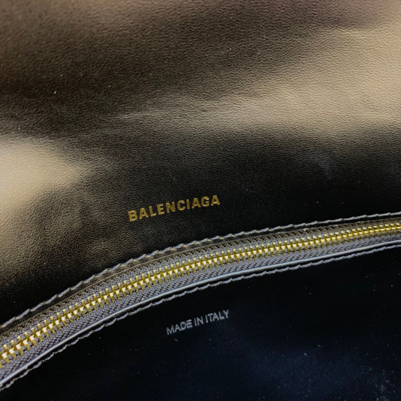 Statement Premium PU Leather Handbag - Everyday Elegance | Women's Designer-Inspired Purse #274 - texture close-up (image 9) of designer-inspired handbag