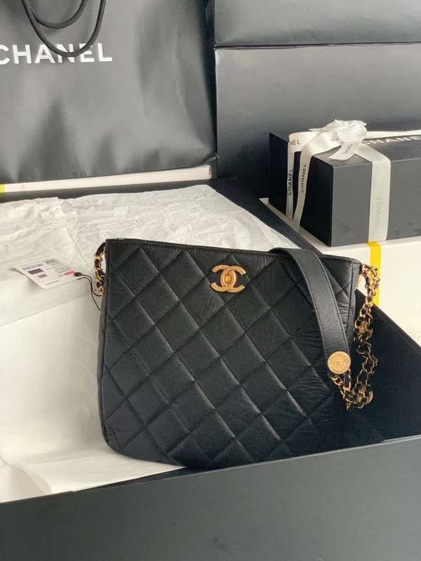 Zivas Charm Elevated Essentials Everyday Handbag (Statement-Ready Design) – Lifestyle Shot