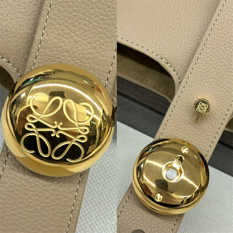 Ziva's Charm handbag – back view (16cm*16cm*19.5cm)