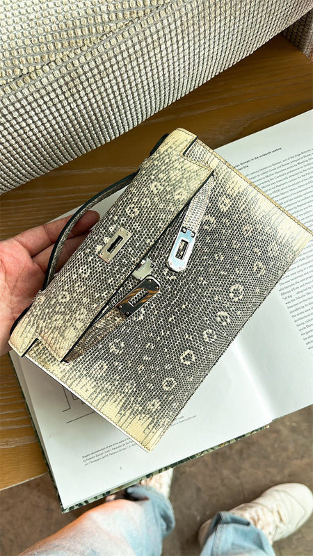  shopper bag interior and compartment view