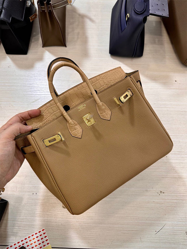  Contemporary crossbody bag front view