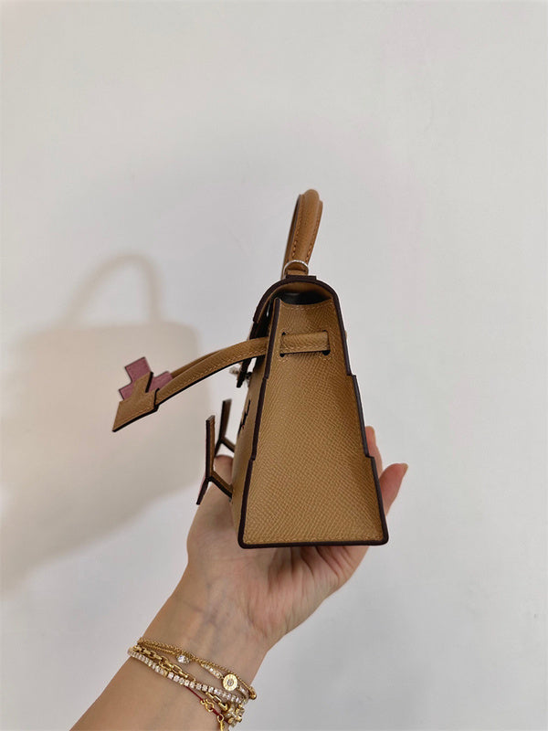  everyday bag interior and compartment view 9