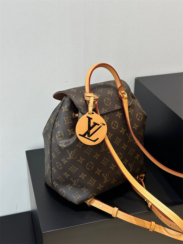  handbag interior and compartment view
