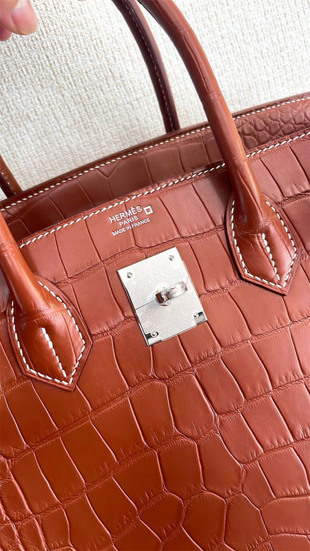  sophisticated carryall bag detail view showing craftsmanship