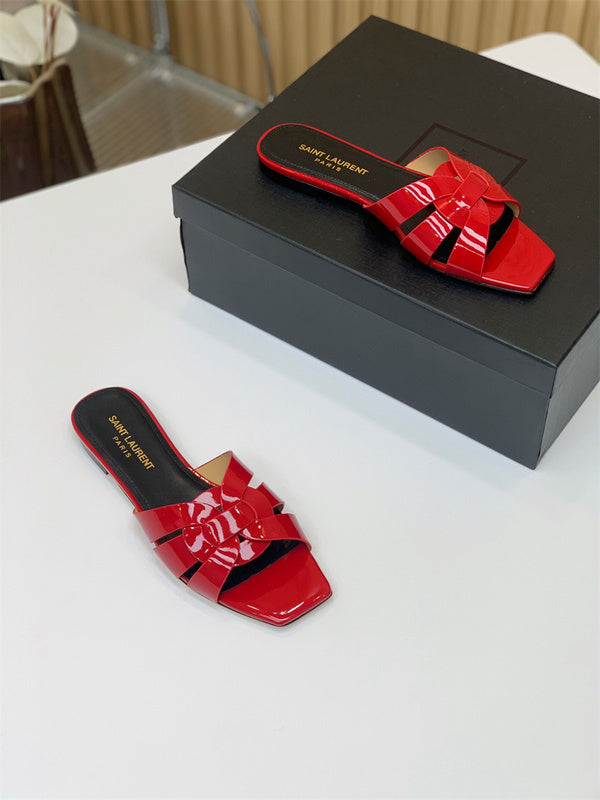 Three-quarter angle view of Saint Laurent luxury piece style No.085