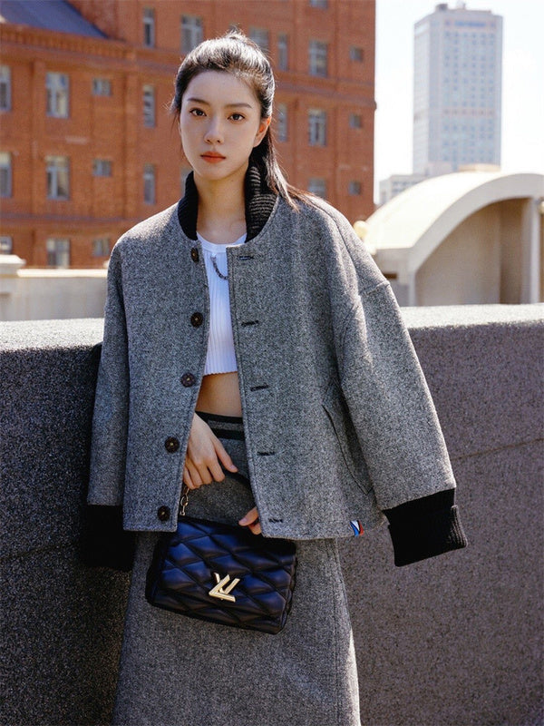  sleek carryall bag styled with outfit 12