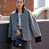  sleek carryall bag styled with outfit 12