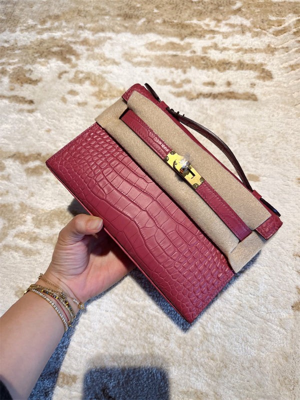 Side view of effortless structured handbag