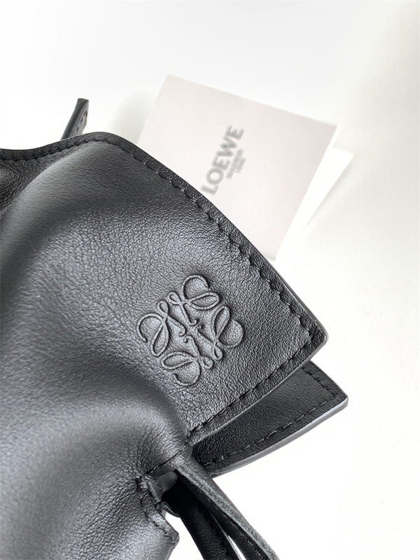 Ziva's Charm handbag – close-up view (23cm*18cm*9cm)