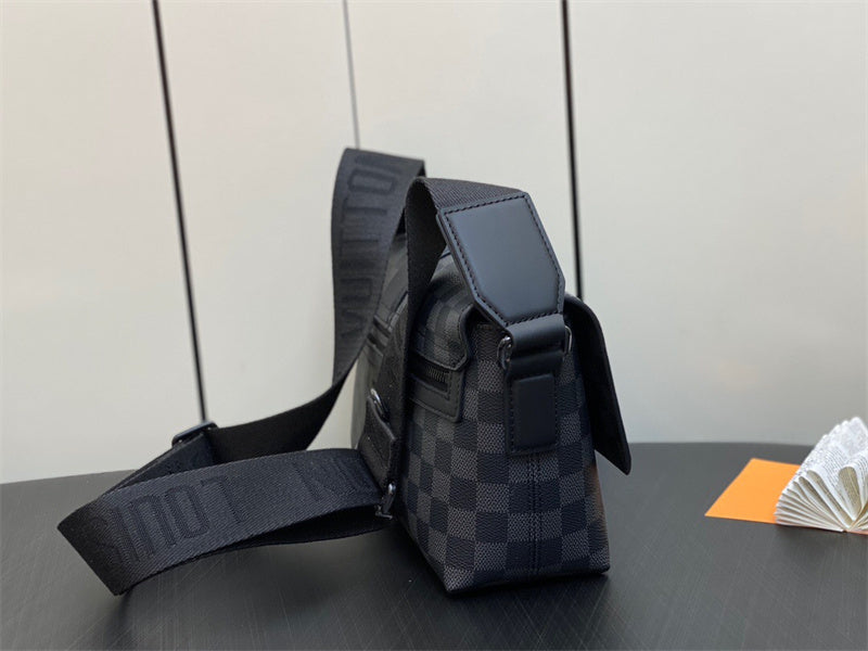  Chic crossbody bag carried on shoulder 22