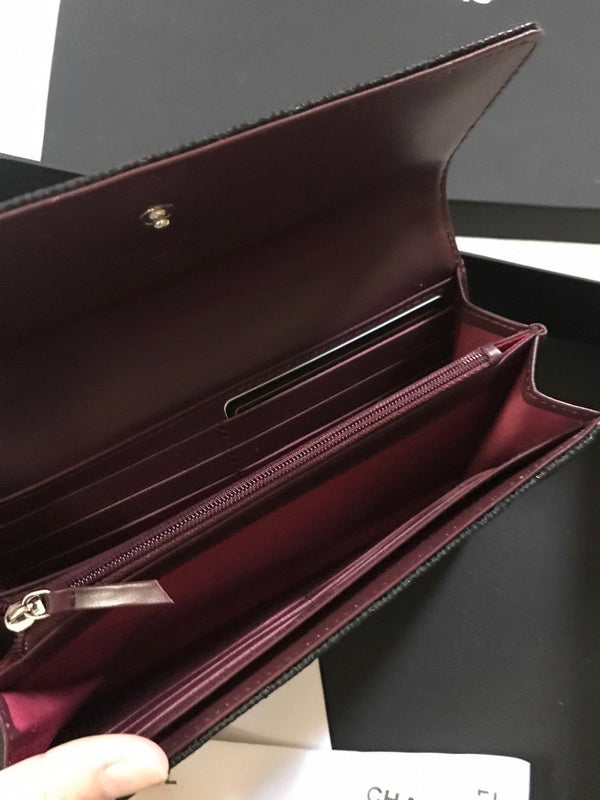 Zivas Charm Understated Luxury Everyday Handbag (Elevated Accessory Essential) – Detail View