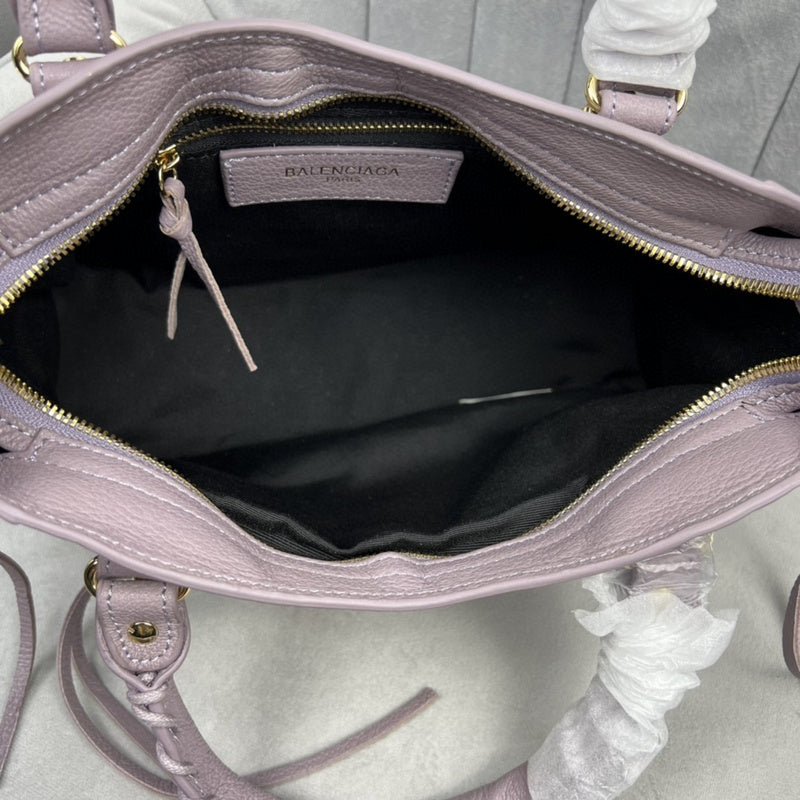 Zivas Charm Versatile Design Fashion Handbag (Refined Modern Silhouette) – Detail View
