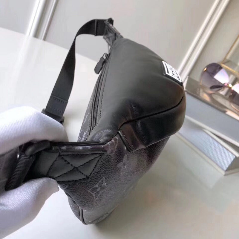Side profile of elevated modern women's handbag – women's luxury accessory