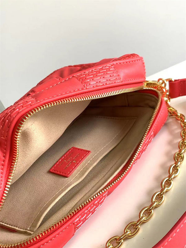  everyday bag interior and compartment view 15