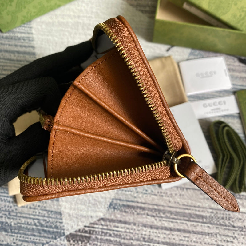Styled lifestyle shot of everyday-luxe modern women's handbag – women's statement bag