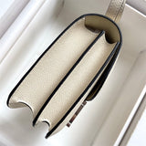Effortless handbag styled for everyday wear