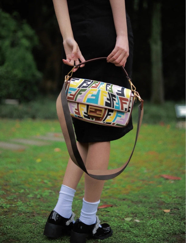 Ziva's Charm handbag – full view (26cm*15cm*6cm)