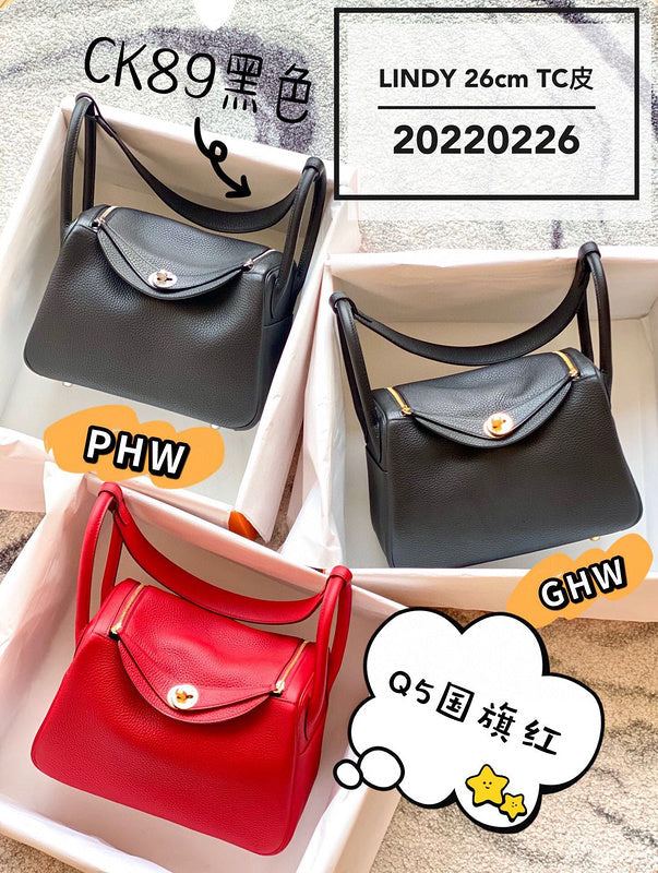 Effortless handbag styled for everyday wear