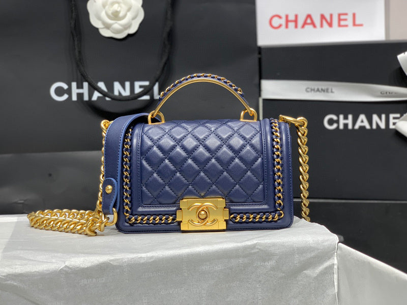 Zivas Charm Contemporary Flair Everyday Handbag (Refined Practical Design) – Close-Up Detail