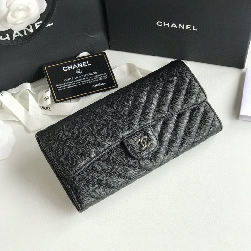 Zivas Charm Chic Craftsmanship Everyday Handbag (Timeless Wardrobe Addition) – Lifestyle Shot