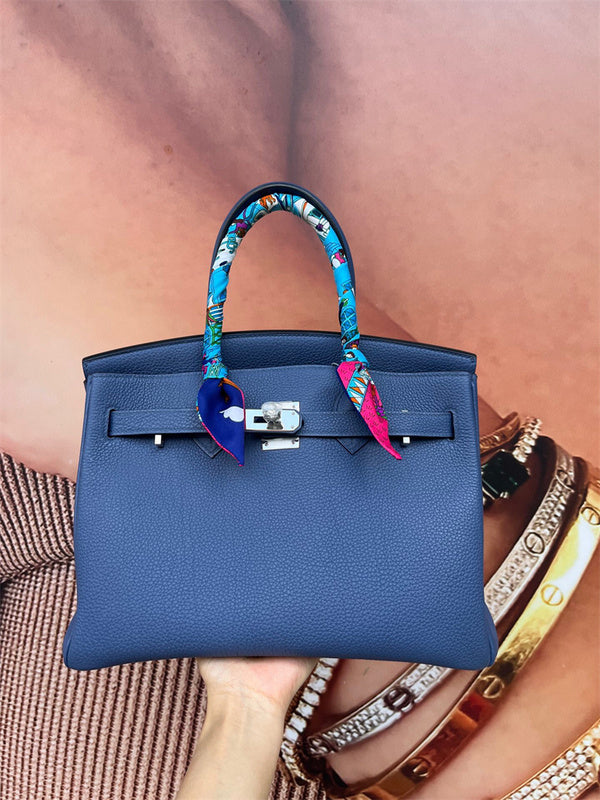 Interior view of effortless premium bag