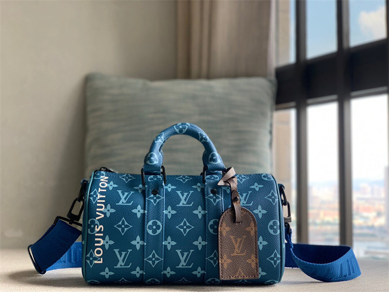  Sophisticated crossbody bag front view 7