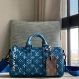  Sophisticated crossbody bag front view 7