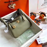  Refined handbag carried on shoulder 40