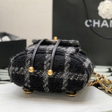 Zivas Charm Effortless Elegance Designer Handbag (Modern Wardrobe Staple) – Close-Up Detail